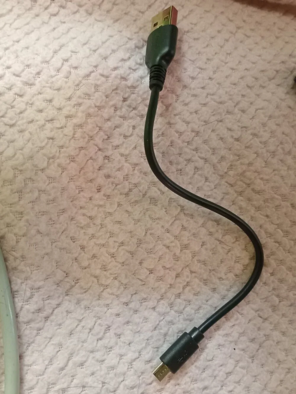 VARIOUS PRE-OWNED CABLES INCL. LAN, ETHERNET & USB CABLES FOR DATA TRANSFER